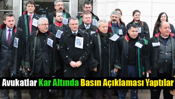 Kar Altında Avukatlar Meslektaşı İçin Basın Açıklaması Yaptılar
