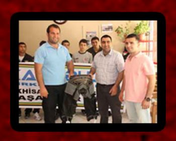 Karabulut Şirketler Grubundan Akhisar Belediyespor Güreş Takımına Destek