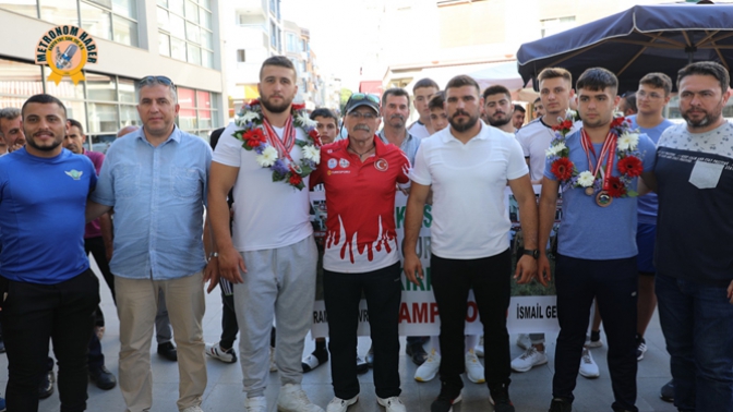 Kırkpınar şampiyonlarına, Akhisar’da coşkulu karşılama