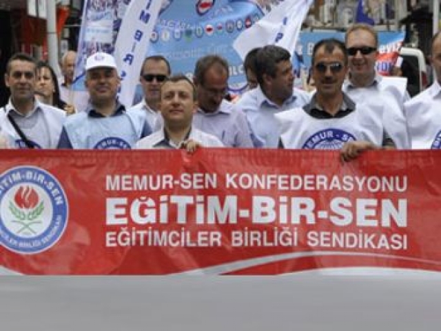 Maaş Zamlarını Protesto İçin İş Bırakma Eylemi Yaptı