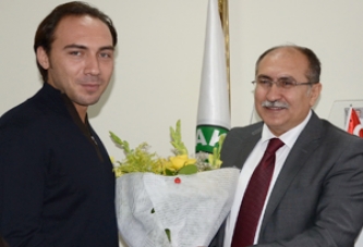 Manisa Valisi Savaş’dan Akhisar Belediyespor’a Destek