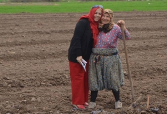 MHP Kadın Kolları Tarla Bahçe Demeden Halkımızla Kucaklaşıyor