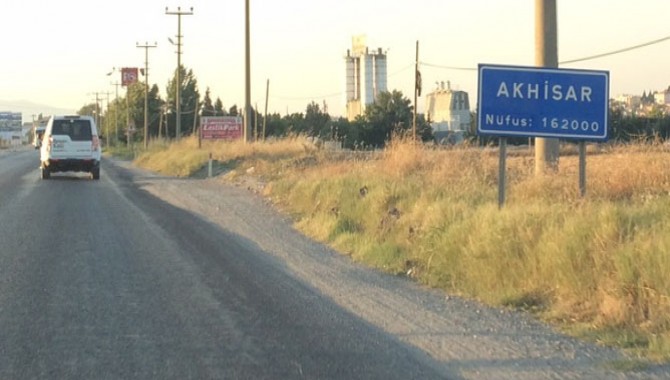 Nihayet Akhisar'daki Şehir Giriş Levhası Değişti