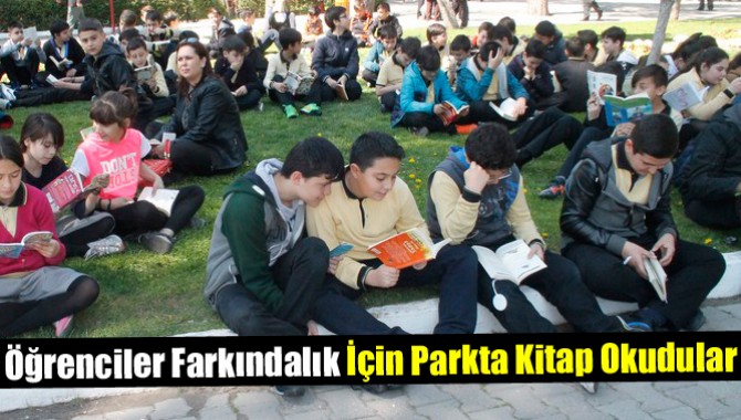 Öğrenciler Farkındalık İçin Parkta Kitap Okudular