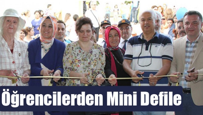 Öğrencilerden Mini Defile