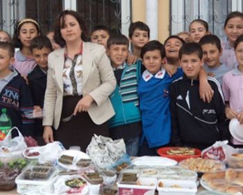 Okul Aile Birliği Kermes Düzenledi