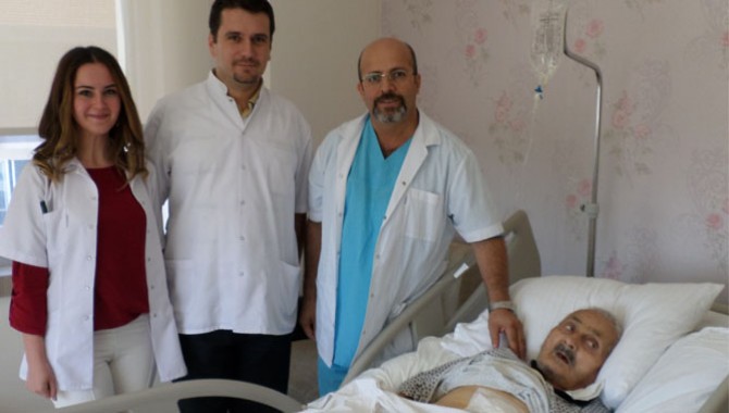 Özel Doğuş Hastanesinde Ameliyatsız Mideye Tüp Yerleştirildi
