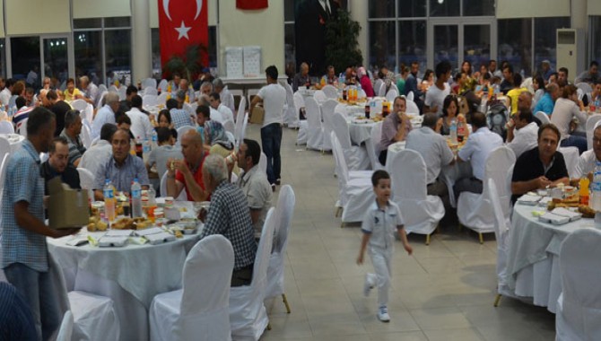 Sebzeciler, Meyveciler ve Seyyar Satıcılar İftar’da Buluştu