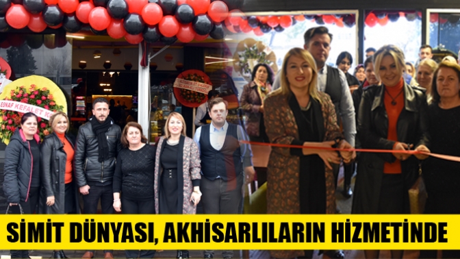 Simit Dünyası, Akhisarlıların Hizmetinde