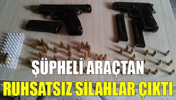 Şüpheli Araçtan Ruhsatsız Silahlar Çıktı