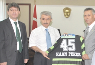 Taraftarlar Derneği Kaymakam Peker’i makamında ziyaret etti