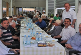 Tepeköylü Kardeşler, Huzurevi Yaşlıları ve Personeline İftar Yemeği Verdi