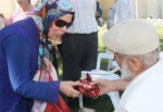 Akhisar Ak Parti Teşkilatı, Huzurevindeki Babaların Gününü Kutladı