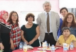 Akhisar Belediye Başkanı Hızlı Sanat Atölyesi Ve Personelinin Anneler Günü Kutladı