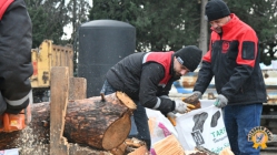 Akhisar Belediyesi Soğuk Kış Günlerinde Yuvaları Isıtmaya Devam Ediyor