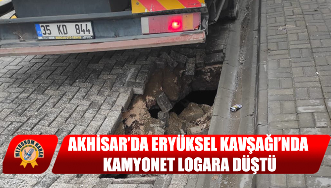 Akhisar’da Eryüksel Kavşağı’nda Kamyonet Logara Düştü