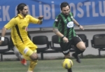 Akhisar son dakikada kendi kalesine attığı golle yıkıldı