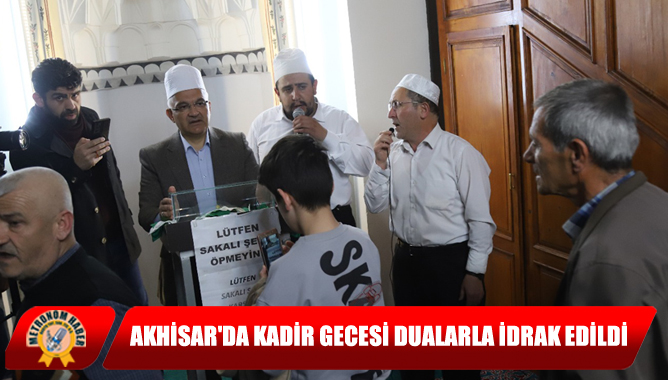 Akhisar'da Kadir Gecesi Dualarla İdrak Edildi