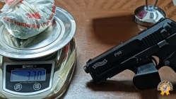 Akhisar'da Şüpheliden Silah Ve Uyuşturucu Maddeler Ele Geçirildi