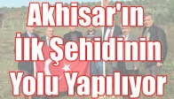 Akhisar'ın İlk Şehidinin Yolu Yapılıyor