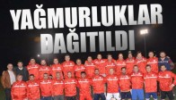 Aktaş Ekmek, Akhisargücü'ne Yağmurlukları Dağıttı