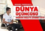 Dünya Üçüncüsü Akhisarlı Taekwondocu Başkan Hızlı’yı Makamında Ziyaret etti.