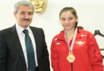 Ege Bölgesinin Gururu Olcay’a Kaymakam’dan Tebrik