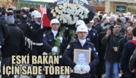 ESKİ BAKAN İÇİN SADE TÖREN