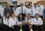 İl Şampiyonları Genç Kız ve Erkek Basketbol Takımlarından Başkan Hızlı’yı Ziyaret