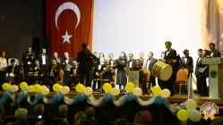 İZOT İzmir Otizm Korosu ve Orkestrası, Akhisar'da Büyüleyici Bir Konser Verdi