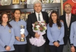 Masa Tenisi İl Birincisi Sağlık Meslek’ten Belediye Başkanı Salih Hızlı’ya Ziyaret