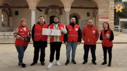 Türk Kızılay Akhisar Şubesinden Kandilde Tatlı İkramı