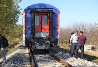 TRENİN ÇARPTIĞI MOTOSİKLET SÜRÜCÜSÜ ÖLDÜ